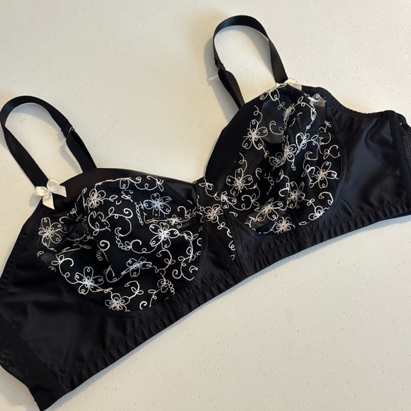 Cacique 44C Black Lace Bra - Picture 1 of 7